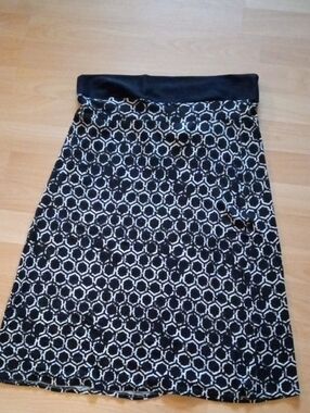 $1>>>George Black and White Hexagon Midi Skirt Sz 28w
